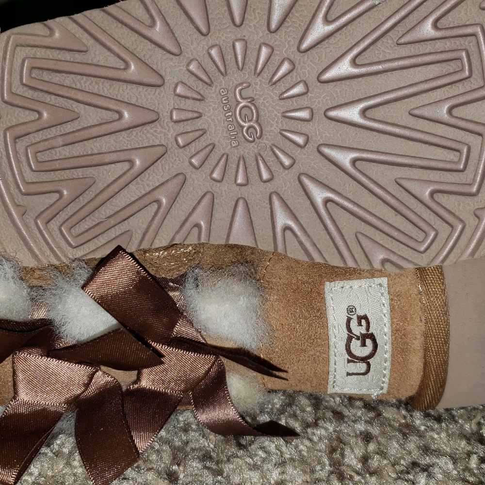 Ugg toddlers size 10